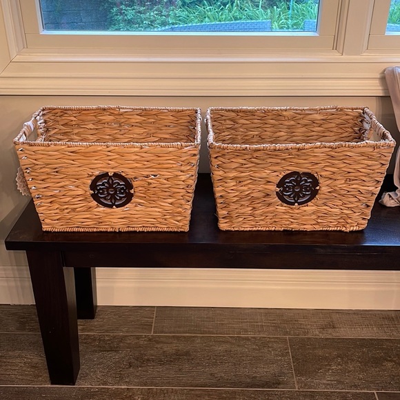 Set of 2 baskets with medallion - Picture 1 of 4